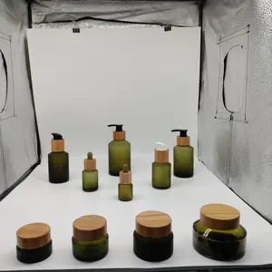 Offre Spéciale vente en gros 1oz 2oz 4oz bouteille et pot en verre vert olive pour emballage cosmétique