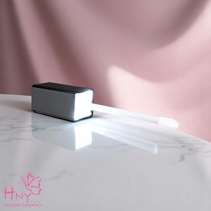 Marca LED su propio brillo de labios - Product Image 6
