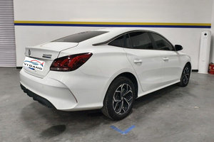 MG5 Global Early Edition Essence Compacte d'occasion Version Tech-inspired Véhicule Berline 2024 Conduite à Gauche Offre Spéciale - Product Image 3