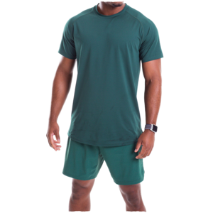 เสื้อยืดคอกลมแขนสั้นสีเขียวป่าสำหรับผู้ชายทรงปกติสไตล์สปอร์ต - Product Image 1