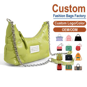 Bolso Bandolera de Piel de Cordero Genuina – Textura Acolchada con Correa de Cadena Metálica Plateada y Etiqueta Numerada, Fabricante Personalizado - Product Image 1