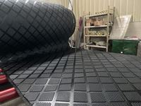 Tapis en caoutchouc de qualité commerciale pour vaches, système de revêtement de sol pour ferme laitière, antidérapant, résistant à l'usure, tapis pour enclos à bétail, taille personnalisée disponible