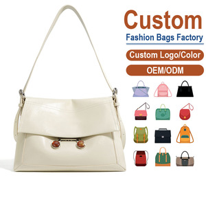Bolso de Hombro de Cuero Genuino Blanco Marfil con Cierre de Resina, Acabado Satinado Suave, Silueta Estructurada pero Fluida, Personalizable - Product Image 1