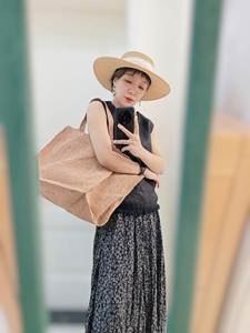 กระเป๋าโท้ทดีไซน์เรียบง่ายสำหรับผู้หญิงรุ่นใหม่ล่าสุด ความจุเยอะ เหมาะสำหรับวันหยุดพักผ่อนและไปเที่ยวทะเล - Product Image 2