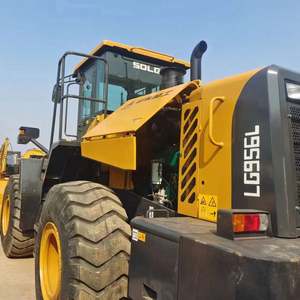 รถตักน้ำตาล Cam Ec O s P100 พร้อมรถตักล้อยาง Jc B 1x และรถแทรกเตอร์ตักดินแบบ Skid Steer Loader พร้อมที่ตักด้านหน้าและรถขุดด้านหลัง - Product Image 1