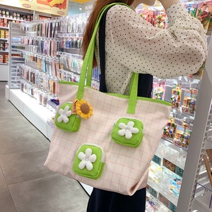 Large Capacity Canvas Tote Bag Women Checkered Pattern Daisy Print Shoulder Bag Fashionable Design Everyday Outfits Spring 2023 - Product Image 2