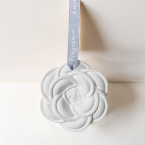 Оптовая продажа, подвесные ароматические керамические цветы для гардероба, освежитель воздуха, домашний фарфоровый ароматизатор, аромадиффузор для эфирных масел - Product Image 4