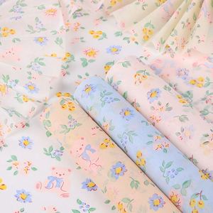กระดาษรองดอกไม้ลายดอกหลากสี ขนาด 50*40 ซม. ผลิตจากผ้าฝ้ายเนื้อหนา สำหรับห่อดอกไม้ในร้านดอกไม้ - Product Image 1