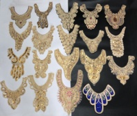 Applique de Dentelle Ethnique Style Africain à Paillettes avec Broderie Or pour Encolure LT2457A