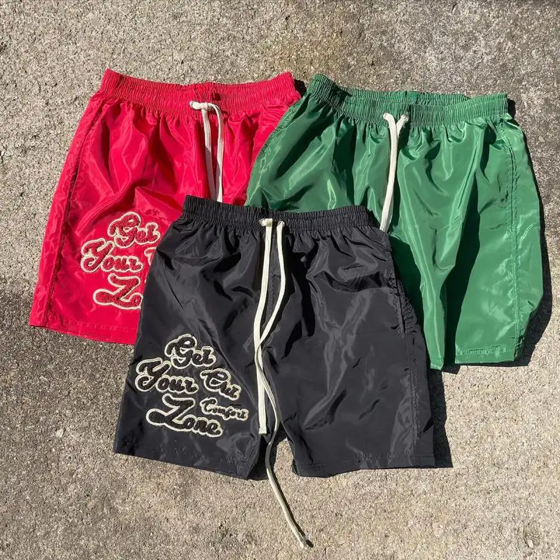 Shorts de nylon para homens, calças esportivas de praia de verão com cordões bordados de fabricante personalizado para academia e calçados de ginástica
