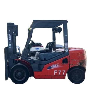 Montacargas Diésel Usado Heli de 5 Toneladas |   Tracción Delantera |   Neumáticos de Poliuretano para Mástiles de Una Sola Etapa |   Longitud de Horquilla de 1070 mm |   Distancia entre ejes de 3200 mm |   Bajo - Product Image 1