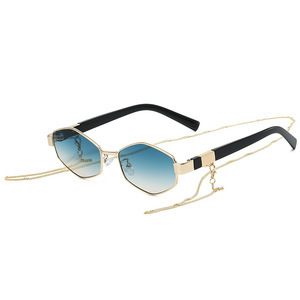 Lunettes <span class=keywords><strong>de</strong></span> <span class=keywords><strong>soleil</strong></span> polygonales <span class=keywords><strong>de</strong></span> luxe 2026 pour <span class=keywords><strong>femme</strong></span> <span class=keywords><strong>avec</strong></span> monture métallique losange et chaîne – Design tendance et personnalité affirmée - Product Image 5