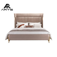 Lit King Size de Luxe au Design Original pour Hôtels, Mobilier de Chambre Exclusif, Lit Queen Size en Cuir Suédé Capitonnée
