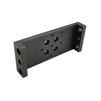 Plaque de montage en aluminium anodisé noir usinée CNC, support en alliage en forme de U pour l'installation de modules d'équipements d'automatisation
