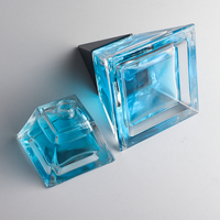 Einzigartige FEA13 Crimp 30ml 50ml 100ml Pyramidenförmige leere Parfümflasche Glas-Sprühflaschen Individuelle Verpackungen