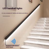 Rampe d'escalier en acier inoxydable personnalisée à faible MOQ avec éclairage LED intégré et projecteur pour balustrade