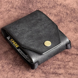 The Cash Wrap Wallet, un organizador de dinero y tarjetero creativo de cuero PU para viajes internacionales. - Product Image 4