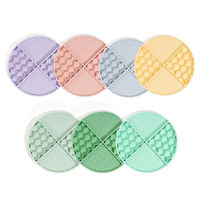Ustensiles de nourriture pour animaux de compagnie en silicone anti-étouffement à motif nid d'abeille solide et écologique Plaque à lécher pour chien PC Ventouse Bols d'alimentation pour chats