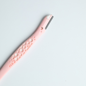 Maquinilla de afeitar para cejas al por mayor, maquinilla de afeitar facial para mujer, exfoliación de seguridad, herramienta de dermaplaning desechable portátil de una hoja - Product Image 3