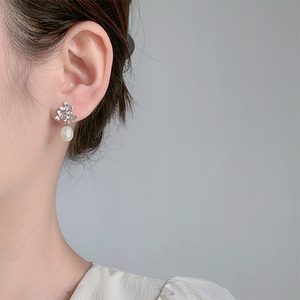 Kammy 7-7.5mm <span class=keywords><strong>di</strong></span> moda <span class=keywords><strong>di</strong></span> Design irregolare perla carino <span class=keywords><strong>orecchini</strong></span> a fiore da donna semplici 925 argento piccoli <span class=keywords><strong>orecchini</strong></span> <span class=keywords><strong>per</strong></span> bambine - Product Image 3