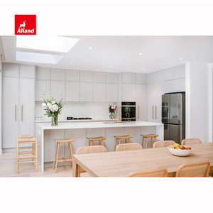 Lemari Dapur Mewah Modular Modern dengan Panel Shaker, Gagang Kuningan Alland Gold, Finishing Putih Laminasi, untuk Meja Makan - Product Image 3