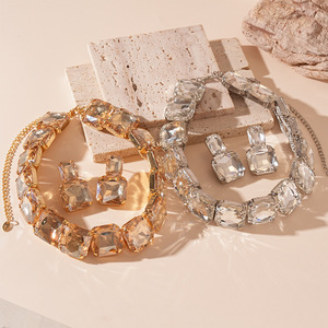 Ensemble de bijoux pour femmes, 2 pièces, boucles d'oreilles carrées et collier, strass, style européen/américain, luxe léger, élégant, haut de gamme - Product Image 4