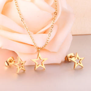 Collana con ciondolo a forma di stella e orecchini per set di gioielli da donna in acciaio inossidabile - Product Image 1