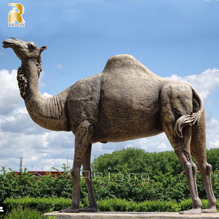 Özelleştirilmiş bahçe parkı açık dekorasyon pirinç hayvan bronz deve heykeli