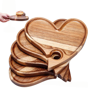 Assiettes à apéritif en bois d'acacia en forme <span class=keywords><strong>de</strong></span> cœur avec emplacement pour porte-verre à vin, petit <span class=keywords><strong>plateau</strong></span> <span class=keywords><strong>de</strong></span> service pour charcuterie, pour les faveurs <span class=keywords><strong>de</strong></span> mariage - Product Image 4