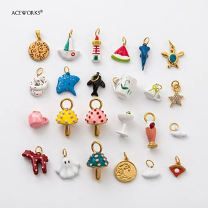 Viajes y Ocio |   Colgante de Comida con Encanto Festivo de Acero Inoxidable Chapado en Oro PVD de 18K |   Resistente al agua, hipoalergénico y sin deslustre - Product Image 2