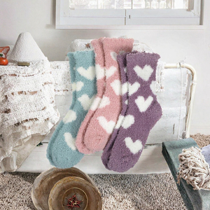 Chaussettes douces pour femmes, chaussettes en chenille à motif cœur, épaisses et chaudes, chaussettes de sommeil d'hiver - Product Image 3