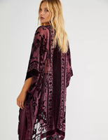 Vente en gros de kimonos en velours de haute qualité Wehello, motif floral brûlé, 48 couleurs, mode vintage, long châle pour femmes, écharpe à franges, respirant