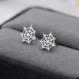 Eleganti Orecchini a Perno a Forma di Ragnatela, Stile Minimalista di Halloween, Gioielli alla Moda per Donna, Accessorio Chic per Feste, Regalo - Product Image 2