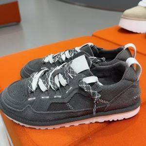 รองเท้าลำลองแบบผูกเชือก ดีไซน์หรูหรา สวมใส่สบาย สำหรับผู้ชายและผู้หญิง คอลเลคชั่นใหม่ ต้นฤดูใบไม้ผลิ 2026 - Product Image 3