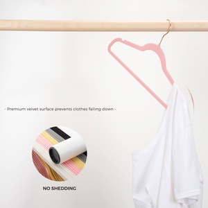 Tùy Chỉnh Bán Buôn Nhung Quần Áo Móc Cho Các Cửa Hàng Quần Áo Màu Đen Trắng Thiết Kế Không Trượt Vải Đổ Xô Phù Hợp Với Áo Quần Móc - Product Image 2