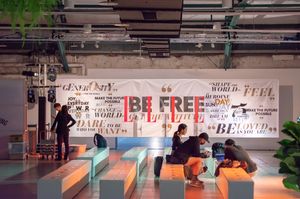 Grande bannière flexible en vinyle d'impression numérique polychrome extérieure de haute qualité pour la publicité et les drapeaux et bannières promotionnels - Product Image 5