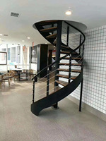Escalier en colonne centrale en acier spiralé, escalier hybride rotatif, structure métallique, marches en bois pour villa, maison, loft, usage intérieur