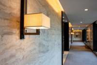 Applique murale LED carrée moderne en tissu, lampe murale en acier inoxydable pour couloir d'hôtel, chambre à coucher, salon, conception personnalisée, 50 000 heures