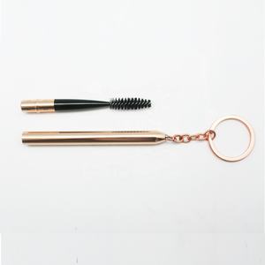 Llavero Metálico Único al por Mayor, Cepillo Reutilizable <span class=keywords><strong>para</strong></span> Cejas y Pestañas con Forma de Rizador de Pestañas en Oro Rosa, 16.5cm, Logotipo Personalizado - Product Image 1