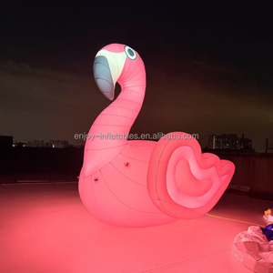 Flamants roses gonflables géants pour accessoires dans les festivals de musique tropicale - Product Image 5
