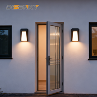 Applique murale LED extérieure IP65 étanche en aluminium avec diffuseur en verre trempé, garantie 3 ans, design moderne et épuré pour jardin et balcon