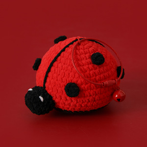 Llavero de mariquita de ganchillo inspirado en el bosque, mariquita de siete puntos, accesorio para mochila infantil, hecho a mano para niñas pequeñas - Product Image 2