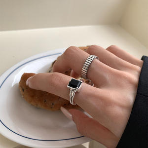 Anillo Abierto de Metal Irregular con Circonita, Diseño Femenino, Nicho Retro, Anillo Simple - Product Image 2