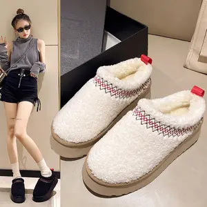 Diseñador de moda hecho a medida invierno Slip-on mujeres botas de nieve nueva tendencia al por mayor piel diapositivas suave cálido zapatos plataforma zapatillas