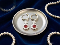 Raffinierte 925 Sterling Silber Granat Tropfen-Ohrringe Luxuriöses Minimalistisches Blumendesign Damen-Camikala für Hochzeit Party Geschenk