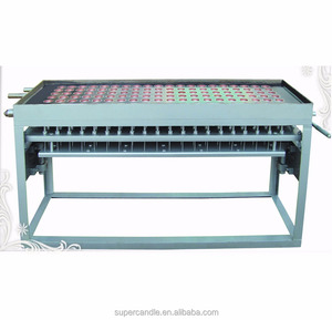 Machine à fabriquer des bougies chauffe-plat en cire de soja 600-720 pièces/heure, cadre en acier, moule en cuivre sans soudure, fonctionnement manuel, refroidissement par eau, mèche - Product Image 2