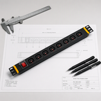 Unité de distribution d'alimentation (PDU) horizontale 1U 8 voies IEC C13 en alliage d'aluminium avec montage rotatif et conception anti-chute pour rack