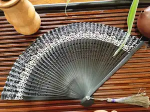 Hete Verkoop Nieuwe Chinese Stijl Hoge Kwaliteit Opvouwbare Zijde En Kant Bamboe Kwastje Handfan Mooie Sex Kant Hand Fan Voor Bruiloft Cadeau