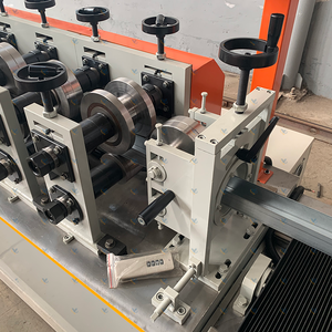 Trockenbau-Rollformmaschine mit Getriebemotor - Produziert Metallständerprofile für Decken und Wände - Product Image 2