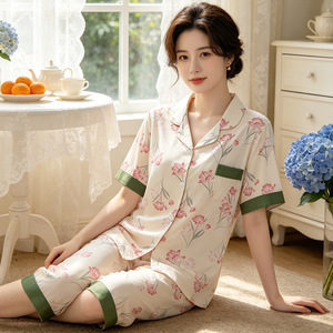 Nuovo Pigiama Estivo 2026 per Donne di Mezza Età, Set Due Pezzi con Cardigan a Maniche Corte e Pantaloni Corti Floreali, Abbigliamento Casual da Casa per Mamme - Product Image 1